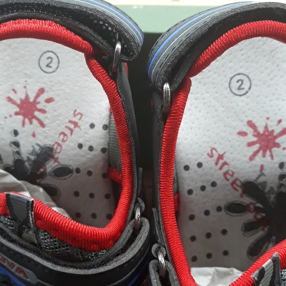 NWT KIDS SANDALS - Picture 3 of 4